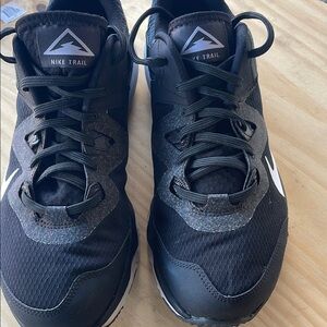 Nike Black Athletic Shoes with Breathable Mesh